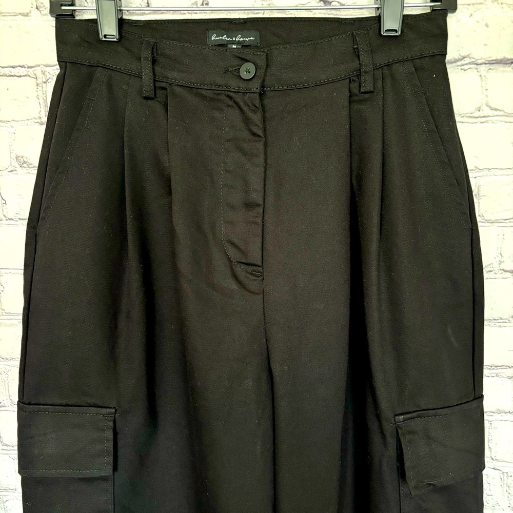 HUNTER & BROWN Black Wide Leg High Rise Pleated Cargo Pants--NWT--L - Picture 9 of 15